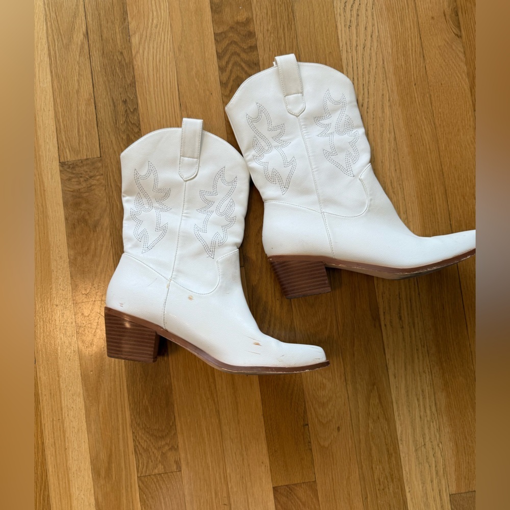 Women’s Sz 9.5 M White Leather Mid-Calf Western Cowgirl boots Pointed Toe